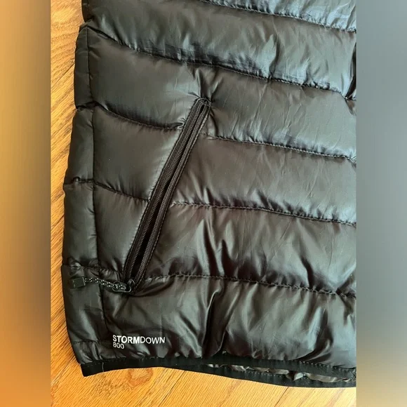 LIKE NEW Eddie Bauer Men’s Stormdown 800 Vest (Black/Medium)